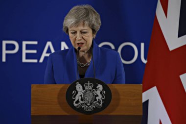 İngiltere Başbakanı Theresa May basın toplantısında konuştu