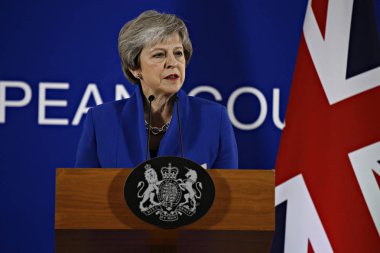 İngiltere Başbakanı Theresa May basın toplantısında konuştu
