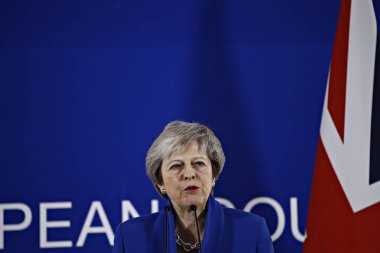İngiltere Başbakanı Theresa May basın toplantısında konuştu