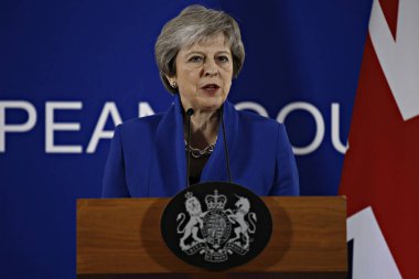İngiltere Başbakanı Theresa May basın toplantısında konuştu