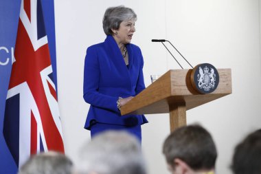 İngiltere Başbakanı Theresa May basın toplantısında konuştu