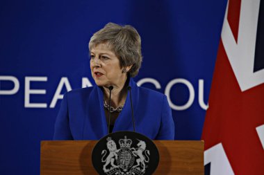  İngiltere Başbakanı Theresa May basın toplantısında konuştu