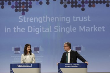 Basın toplantısı Komiserleri Mariya Gabriel ve Julian King, B