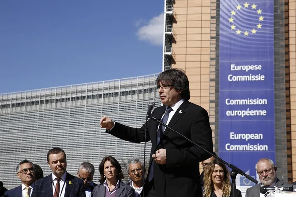 Carles puigdemont nimmt an einem protest der unterstützung teil, verhaftet membe — Stockfoto