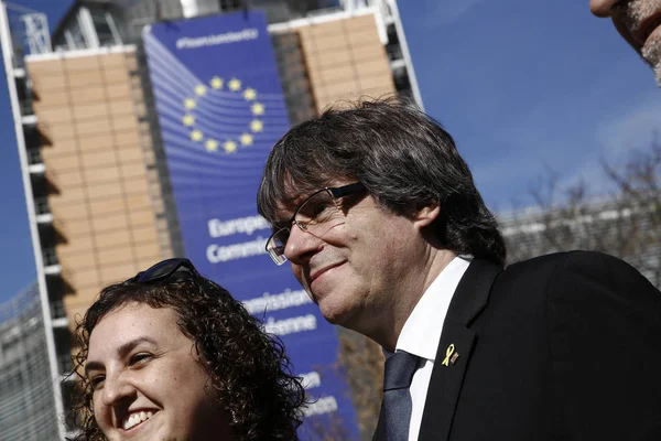 Carles Puigdemont asiste a una protesta de apoyo a membe arrestado — Foto de Stock