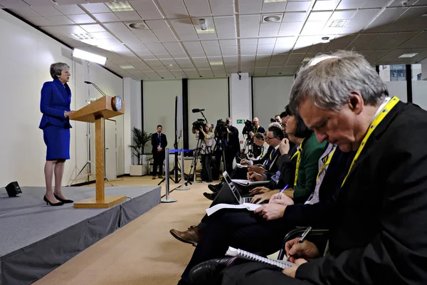İngiltere Başbakanı Theresa May basın toplantısında konuştu