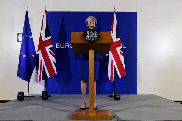 La primera ministra británica Theresa May habla durante una conferencia de prensa —  Fotos de Stock