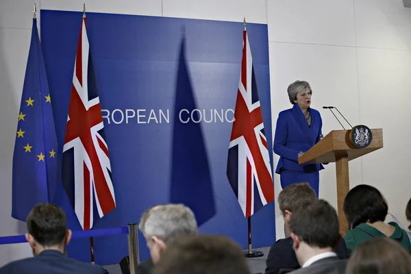 La primera ministra británica Theresa May habla durante una conferencia de prensa —  Fotos de Stock