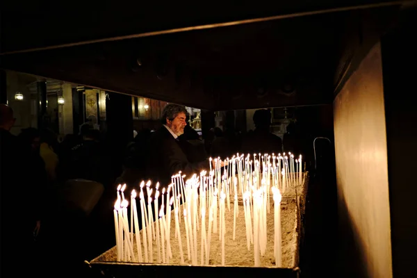 가톨릭 신자들은 아테네, 그리스에서 크리스마스를 축하. — 스톡 사진