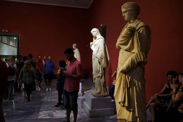 Visitors Take Guided Tour National Archaeological Museum Night Museums Athens — Stock Photo, Image