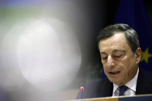 Präsident der Europäischen Zentralbank, Mario Draghi, hält eine Rede — Stockfoto