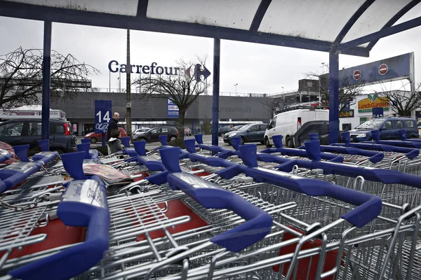 Belgien-Frankrike-ekonomi-finans-Carrefour — Stockfoto