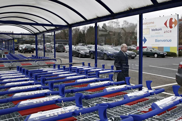 Belgien-Frankrike-ekonomi-finans-Carrefour — Stockfoto