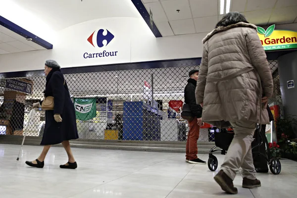 Belgien-Frankrike-ekonomi-finans-Carrefour — Stockfoto