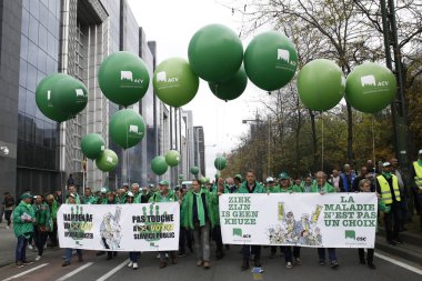 İtfaiyeciler ve kamu sektöründen işçiler grevde. Brüksel,
