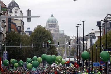 İtfaiyeciler ve kamu sektöründen işçiler grevde. Brüksel,