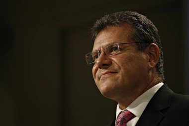 Avrupa Birliği Komiseri ve uzun vadeli stratejik vis tarafından basın açıklaması