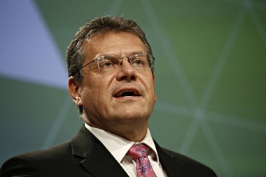 Avrupa Birliği Komiseri ve uzun vadeli stratejik vis tarafından basın açıklaması