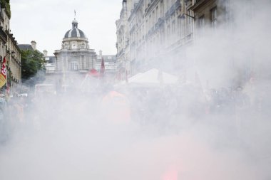 Paris'te demiryolu işçileri protesto