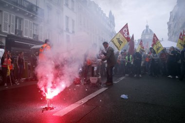 Paris'te demiryolu işçileri protesto