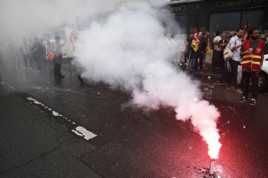 Paris'te demiryolu işçileri protesto