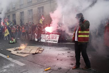Paris'te demiryolu işçileri protesto