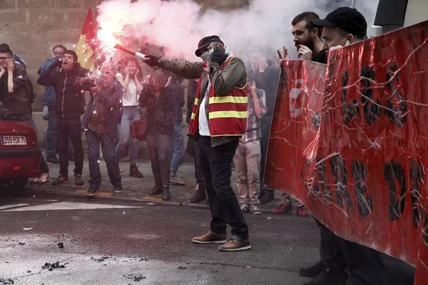Paris'te demiryolu işçileri protesto