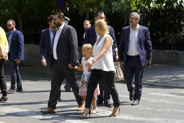 Dijital Politika Bakan Yardımcısı Lefteris Kretsos, 29 Ağustos 2018 tarihinde Yunanistan'ın Başkenti Atina'daki Cumhurbaşkanlığı Sarayı'nda yeni atanan hükümet üyelerinin yemin törenine katılmak üzere geldi.