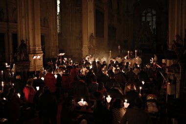 Paskalya ayini, Brüksel