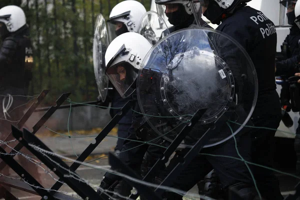 Τα κίτρινα γιλέκα διαμαρτύρονται στις Βρυξέλλες — Φωτογραφία Αρχείου