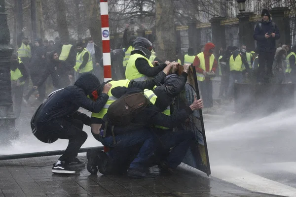 Brüksel'de Sarı Yelekler Protestosu