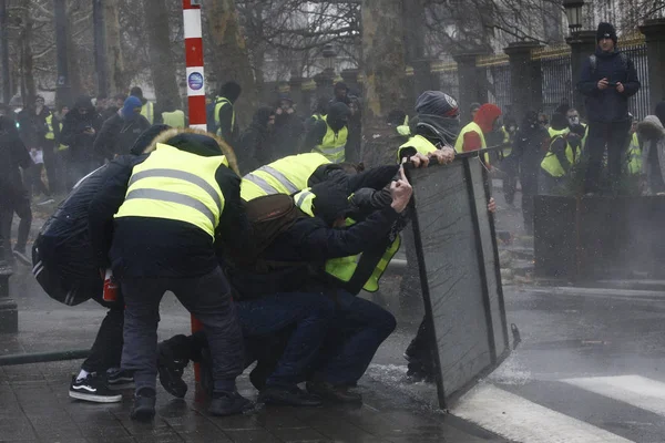 Brüksel'de Sarı Yelekler Protestosu