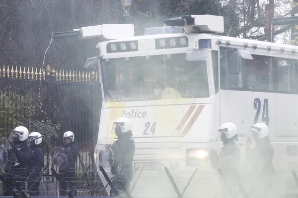 Gula västar protesterar i Bryssel — Stockfoto