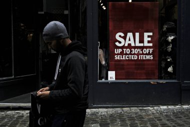 Rue Neuve, ana alışveriş caddesi, Brüksel 'de Shoppers, Temmuz tarihinde Belçika. 2, 2017 $