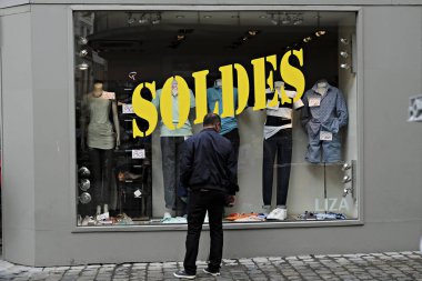 Rue Neuve, ana alışveriş caddesi, Brüksel 'de Shoppers, Temmuz tarihinde Belçika. 2, 2017 $