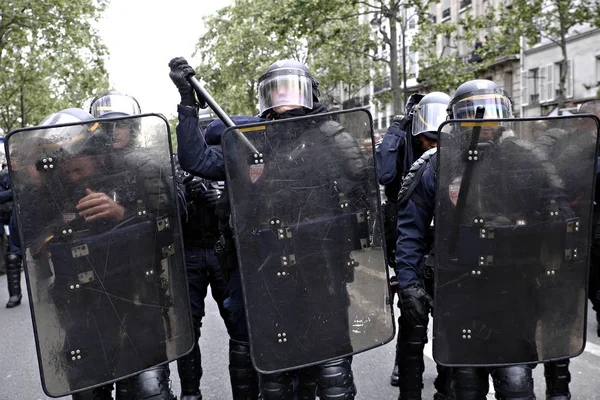 Manifestantes Enfrentaron Con Policía Antidisturbios Durante Una Manifestación Los Miembros — Foto de Stock