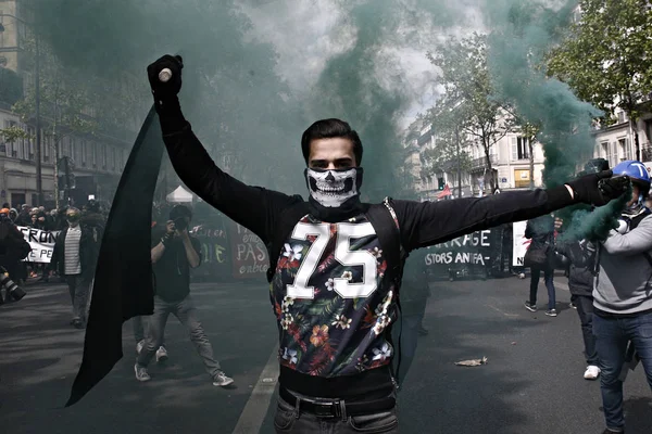 Demonstranci Starli Się Policją Zamieszek Podczas Demonstracji Członków Związków Zawodowych — Zdjęcie stockowe