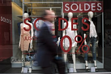 Rue Neuve, ana alışveriş caddesi, Brüksel 'de Shoppers, Temmuz tarihinde Belçika. 2, 2017 $