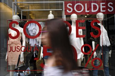 Rue Neuve, ana alışveriş caddesi, Brüksel 'de Shoppers, Temmuz tarihinde Belçika. 2, 2017 $