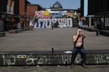 Göstericiler, Almanya 'nın Hamburg şehrinde 