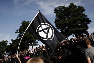 Almanya 'nın Hamburg 'daki G-20 zirvesine karşı protesto yapan polis ve göstericiler arasındaki gerginlik 7 Temmuz 2017  