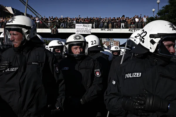 Spänningen Mellan Poliser Och Demonstranter Som Deltar Protest Mot Toppmötet — Stockfoto