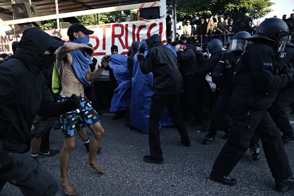 Tensión Entre Policía Los Manifestantes Que Asisten Una Protesta Contra — Foto de Stock