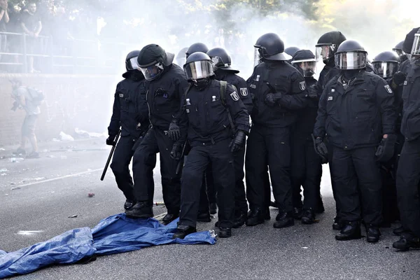 Tensión Entre Policía Los Manifestantes Que Asisten Una Protesta Contra — Foto de Stock