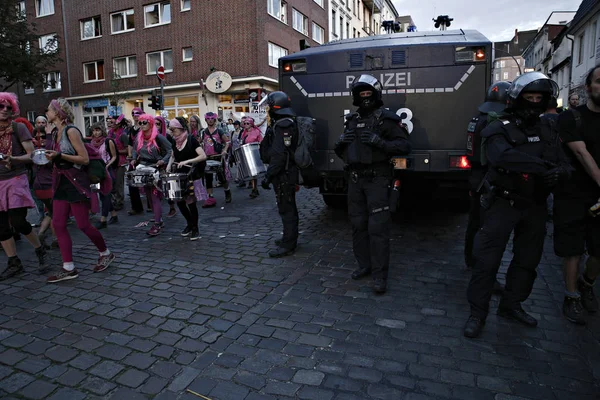 Tensión Entre Policía Los Manifestantes Que Asisten Una Protesta Contra — Foto de Stock