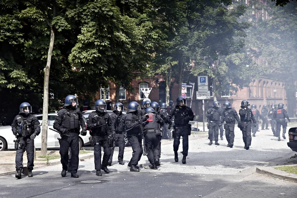 Tensión Entre Policía Los Manifestantes Que Asisten Una Protesta Contra —  Fotos de Stock
