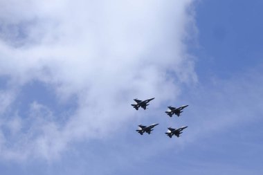 Askeri Jets Brüksel 'de Belçika ulusal günü Kraliyet Sarayı üzerinde uçmak, Belçika 21 Temmuz 2019.