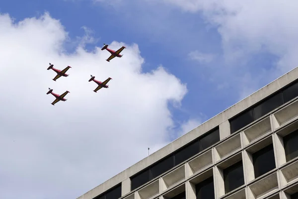 Aviones Militares Sobrevuelan Palacio Real Día Nacional Belga Bruselas Bélgica — Foto de Stock