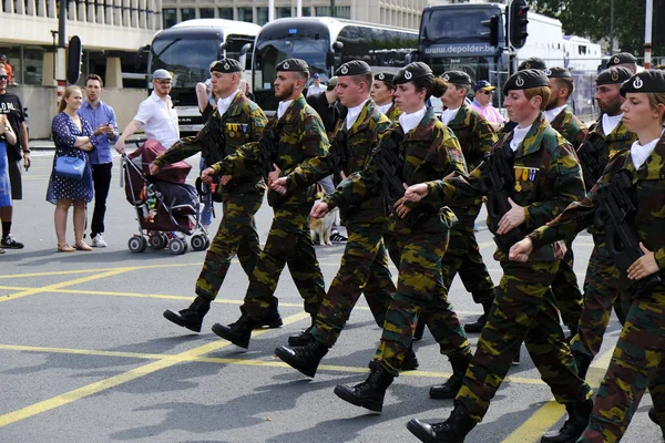 Fuerzas Armadas Belgas Ven Durante Desfile Militar Día Nacional Belga —  Fotos de Stock