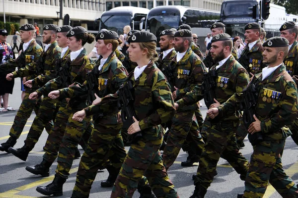 Бельгійські Сили Армії Спостерігаються Під Час Військового Параду Бельгійському Національному — стокове фото